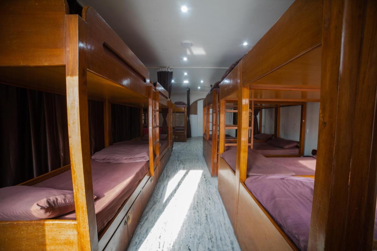 Pearl Courtyard Dormitory Varanasi Ngoại thất bức ảnh