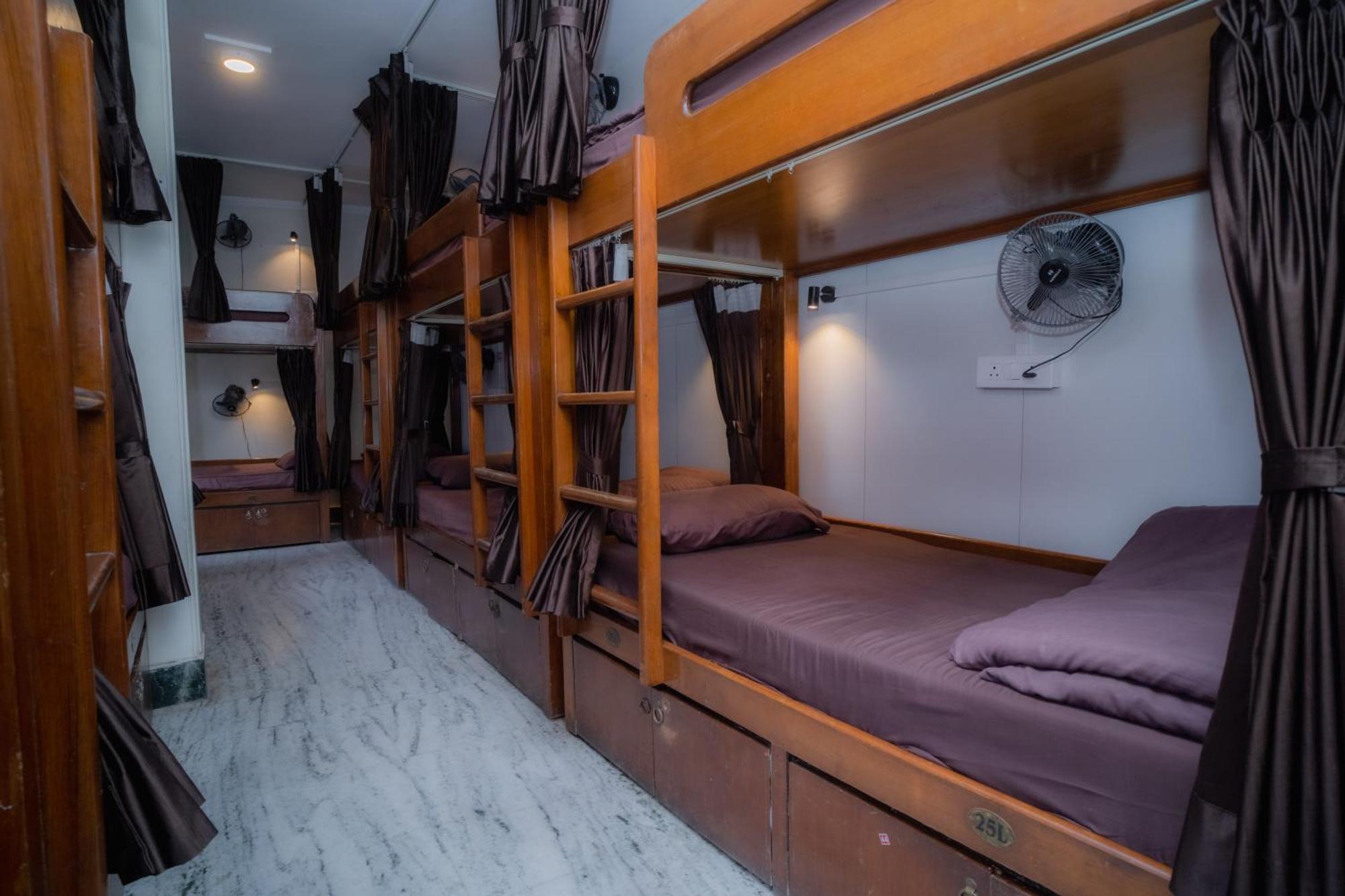 Pearl Courtyard Dormitory Varanasi Ngoại thất bức ảnh