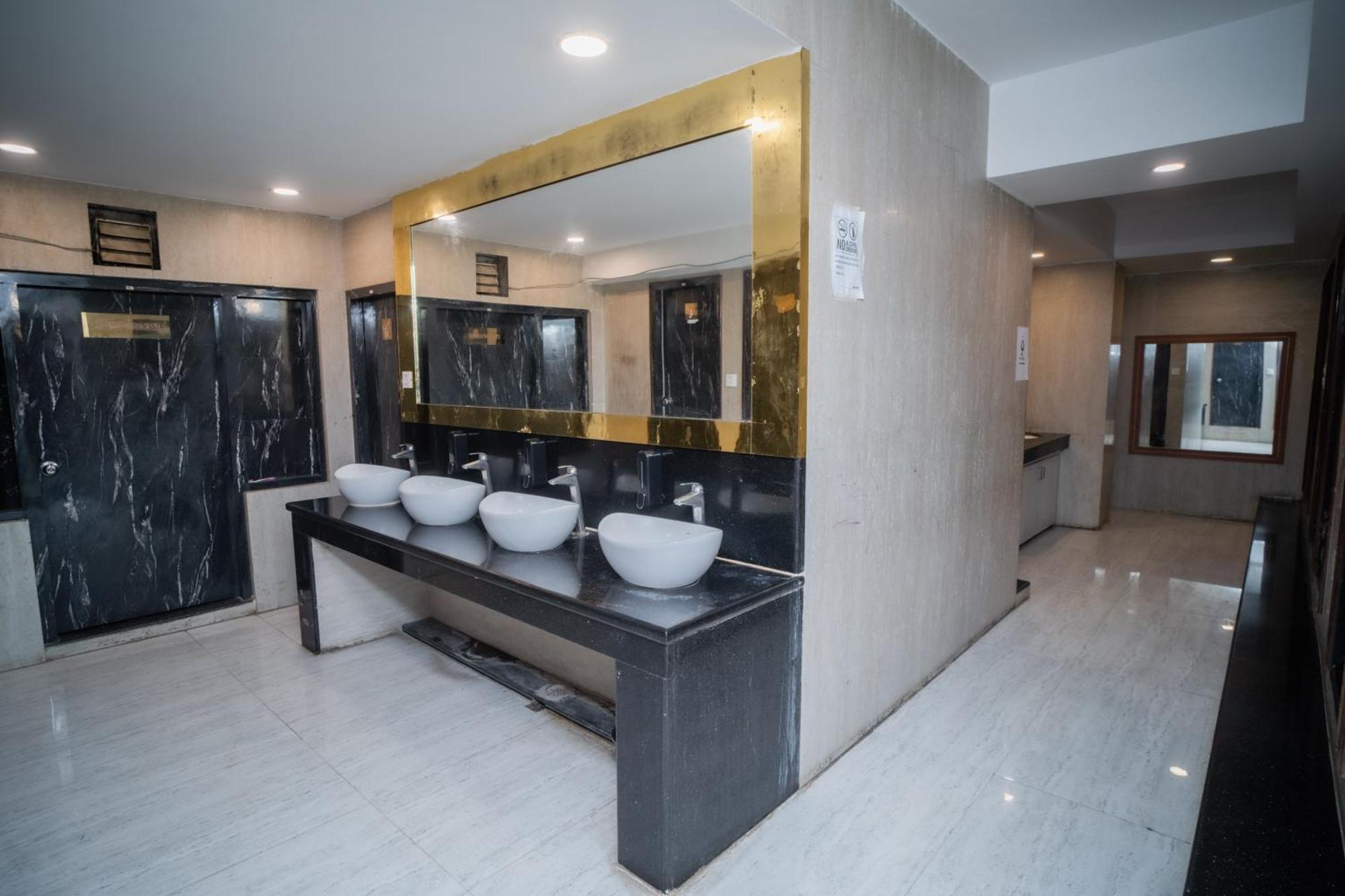 Pearl Courtyard Dormitory Varanasi Ngoại thất bức ảnh