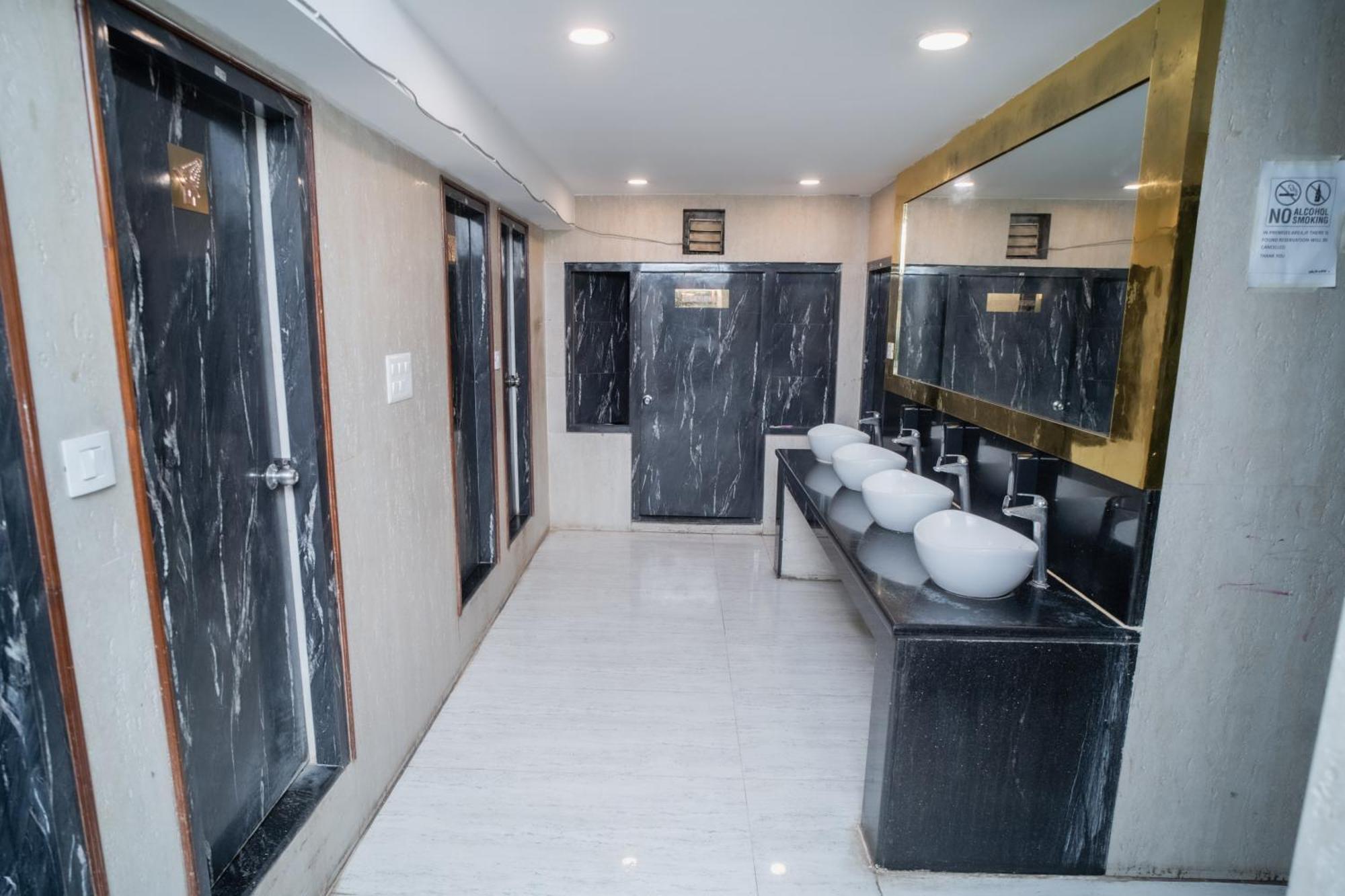 Pearl Courtyard Dormitory Varanasi Ngoại thất bức ảnh